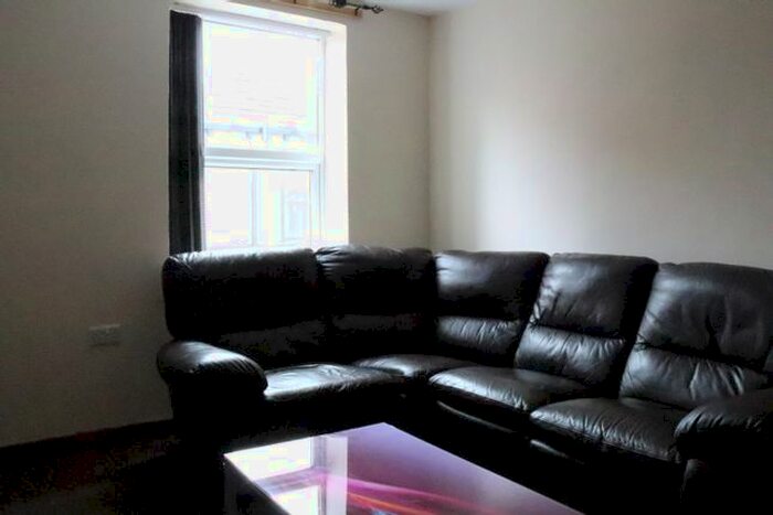 4 Bedroom Flat To Rent In Woodhouse Lane, Leeds, Woodhouse LS2