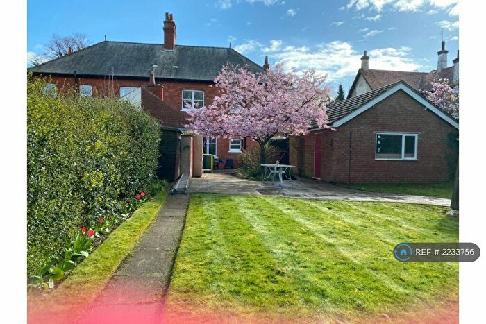 5 Bedroom Semi-Detached House To Rent In Humberston Avenue, Humberston, DN36