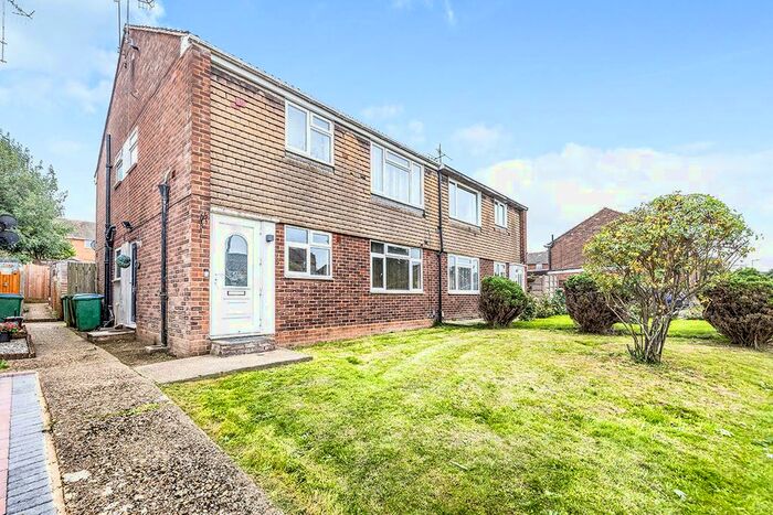 2 Bedroom Maisonette To Rent In High Road, Leavesden, Watford, Hertfordshire, WD25