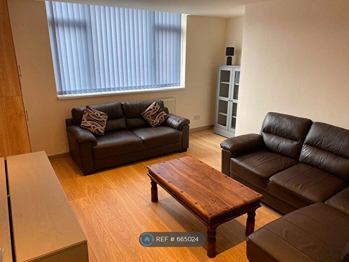2 Bedroom Flat To Rent In Market Street, Hyde, SK14