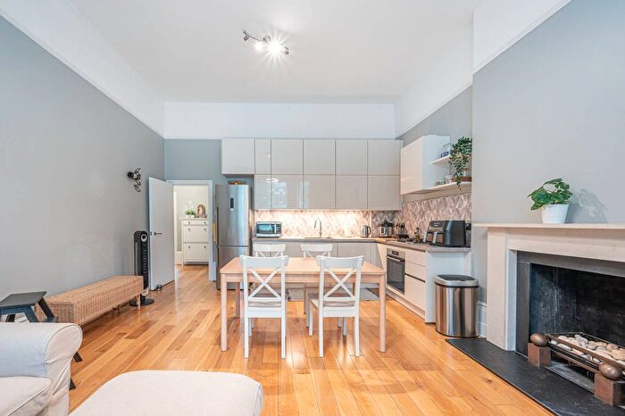 2 Bedroom Flat To Rent In Priory Road, West Hampstead, London, NW6