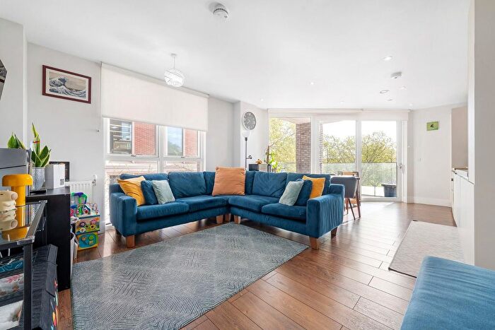 2 Bedroom Flat For Sale In Brixton Hill, SW2