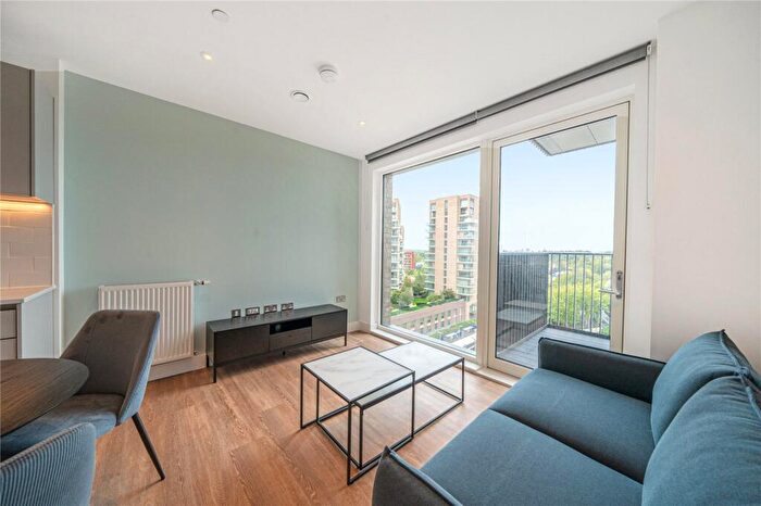 Apartment To Rent In Henley Cross, London, SE3