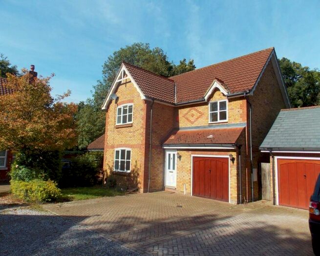 4 Bedroom Property To Rent In Whitehall Lane, Buckhurst Hill, IG9