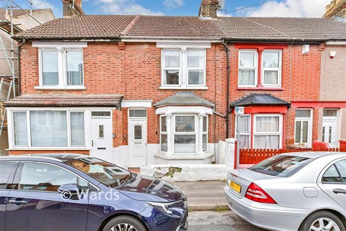 3 Bedroom Terraced House For Sale In Corporation Road, Gillingham, Kent, ME7