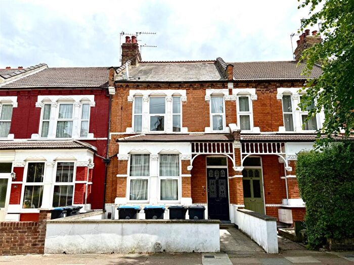 2 Bedroom Flat To Rent In Hardwicke Road, London, N13