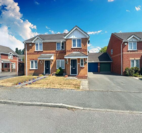3 Bedroom Semi-detached House For Sale In Dartington Way, Nuneaton, CV11