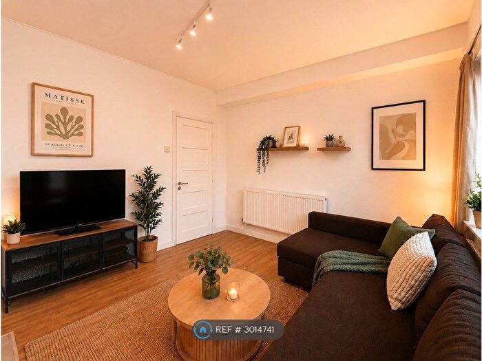 3 Bedroom Flat To Rent In Finn House, London, N1