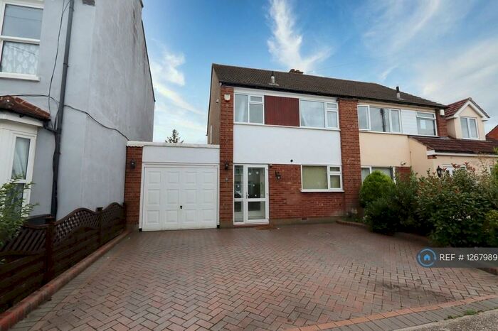 3 Bedroom Semi-Detached House To Rent In Birch Road, Romford, RM7