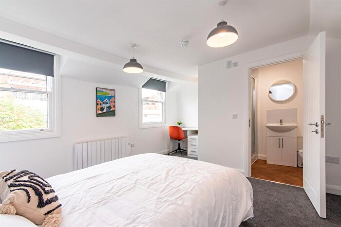 5 Bedroom Apartment To Rent In Low Pavement, NG1