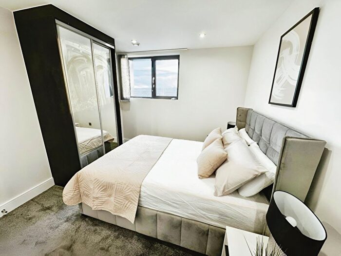2 Bedroom Flat To Rent In Crown Point Road, Hunslet, Leeds, West Yorkshire, LS10