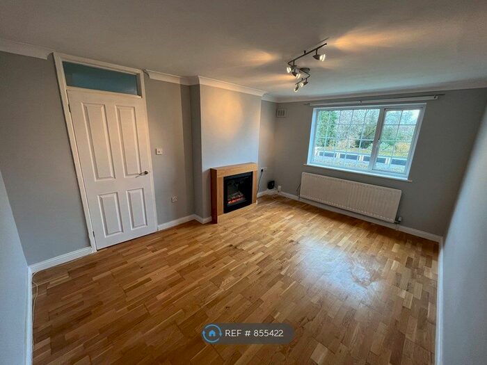 2 Bedroom Maisonette To Rent In Fenimore Court, Radcliffe-On-Trent, Nottingham, NG12