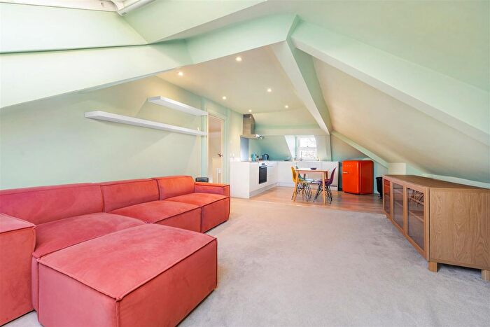 1 Bedroom Flat For Sale In Auckland Hill, West Norwood, SE27