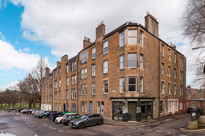 3 Bedroom Flat For Sale In / Roseneath Place, Marchmont, EH9