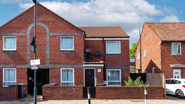 2 Bedroom Flat For Sale In Essex Road, Willesden, London, NW10