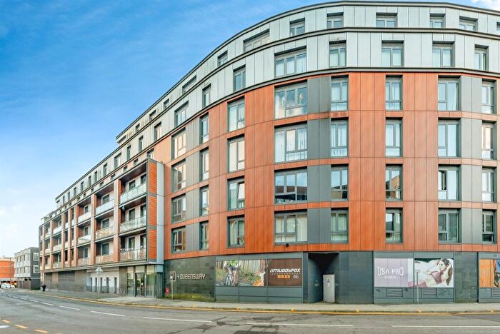 2 Bedroom Apartment For Sale In Queensway, Redhill, RH1