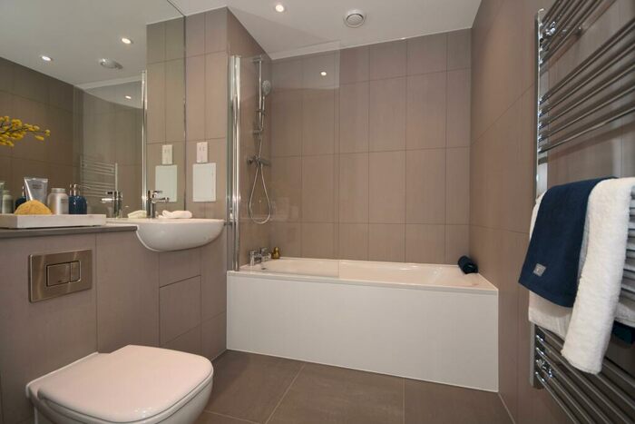 2 Bedroom Apartment To Rent In Burgess Springs, City Park West, Chelmsford City Centre, CM1