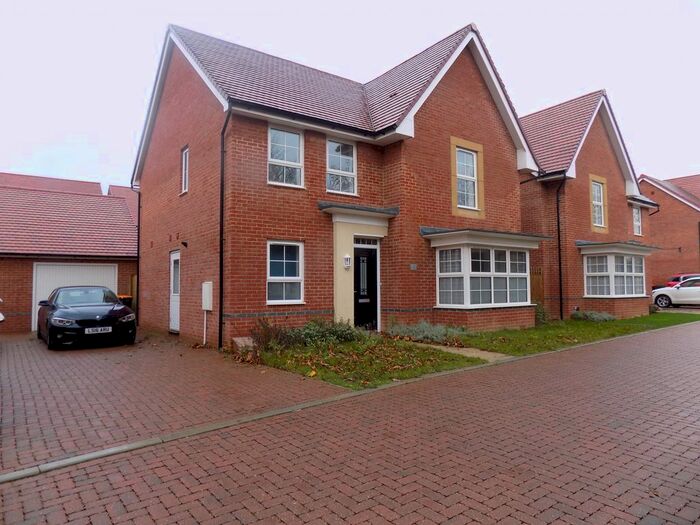 4 Bedroom Detached House To Rent In Visa View, Dunstable, Bedfordshire, LU6