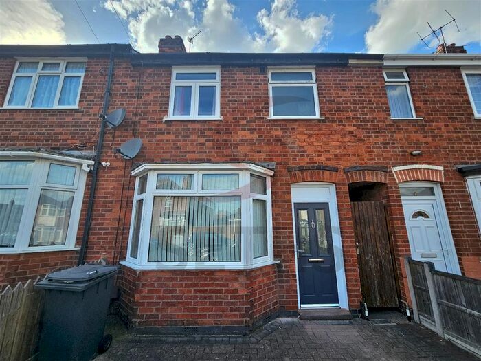 3 Bedroom Town House To Rent In Checketts Close, Belgrave, Leicester, LE4