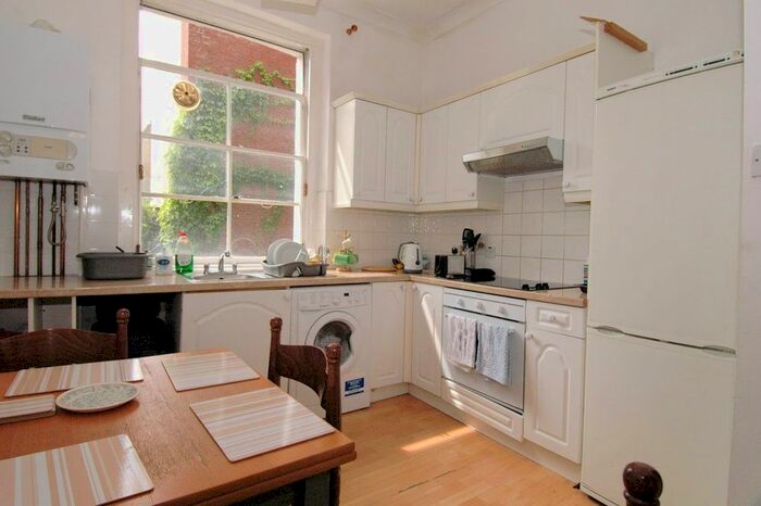 3 Bedroom Flat To Rent In Millman Street, Holborn, London, WC1N