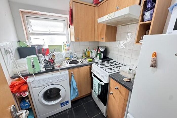 2 Bedroom Flat To Rent In Diana Street Cardiff, CF24