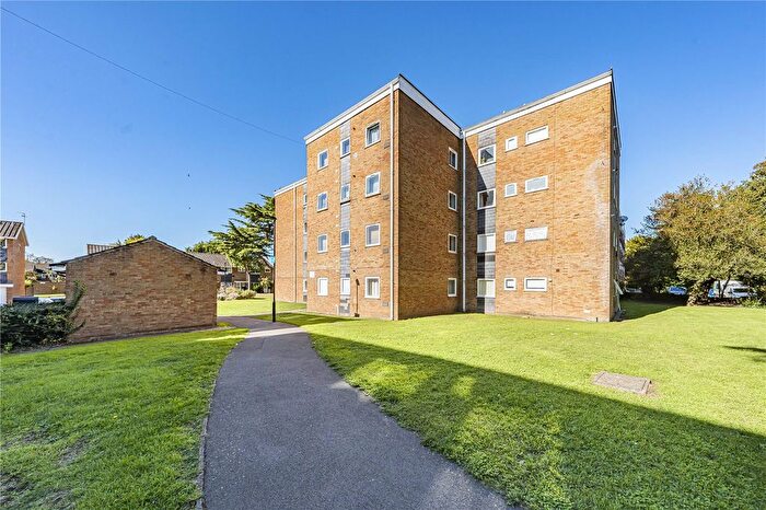 2 Bedroom Flat For Sale In Aplin Way, Isleworth, TW7