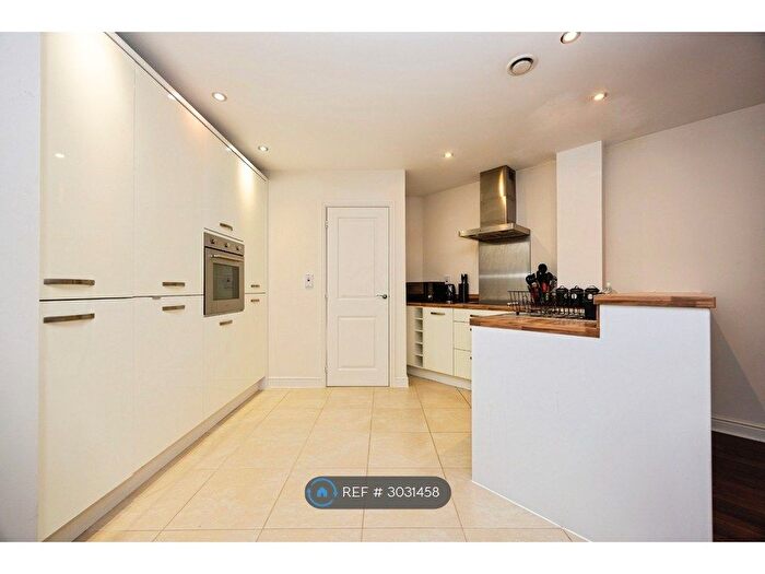 1 Bedroom Flat To Rent In Wallis Square, Farnborough, GU14