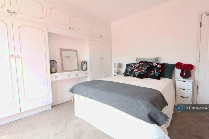 5 Bedroom Terraced House To Rent In Swainstone Road, Reading, RG2