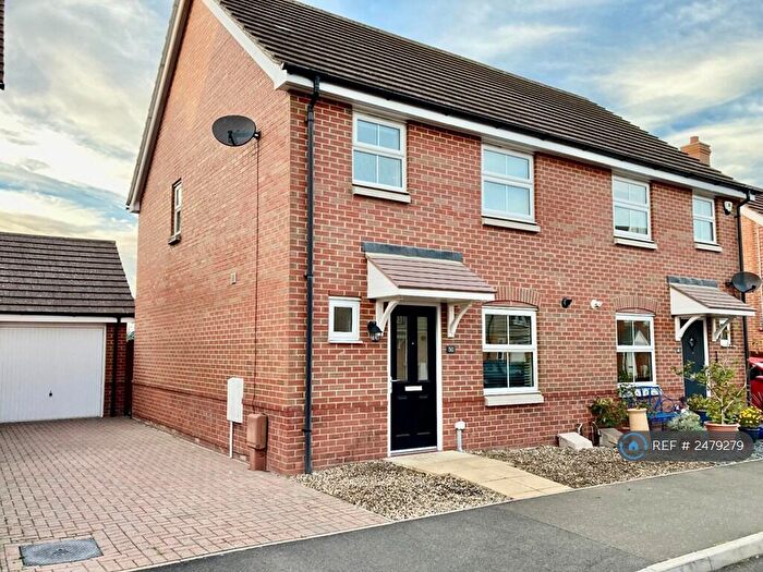 3 Bedroom Semi-Detached House To Rent In Woodpecker Way, Costessey, Norwich, NR8