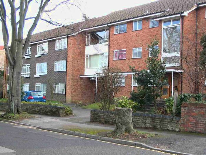 2 Bedroom Flat To Rent In Christchurch Park, Sutton, Surrey, SM2