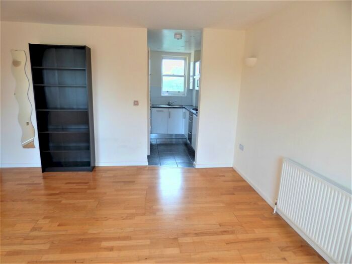 2 Bedroom Flat For Sale In Grove Road, Mile End, E3