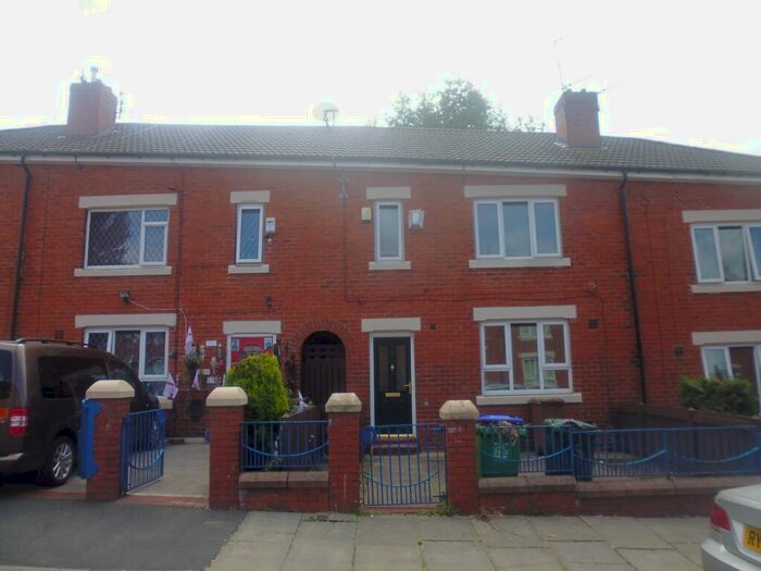 3 Bedroom Town House To Rent In Cedar Avenue, Heywood, OL10