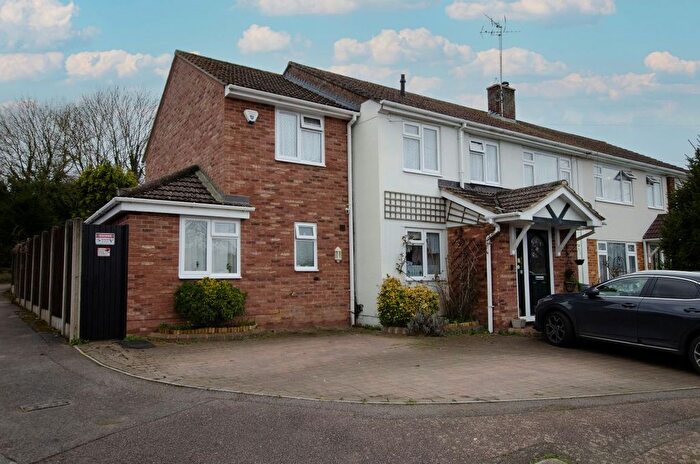 4 Bedroom Semi Detached House For Sale In Wroxham Way, Harpenden, AL5
