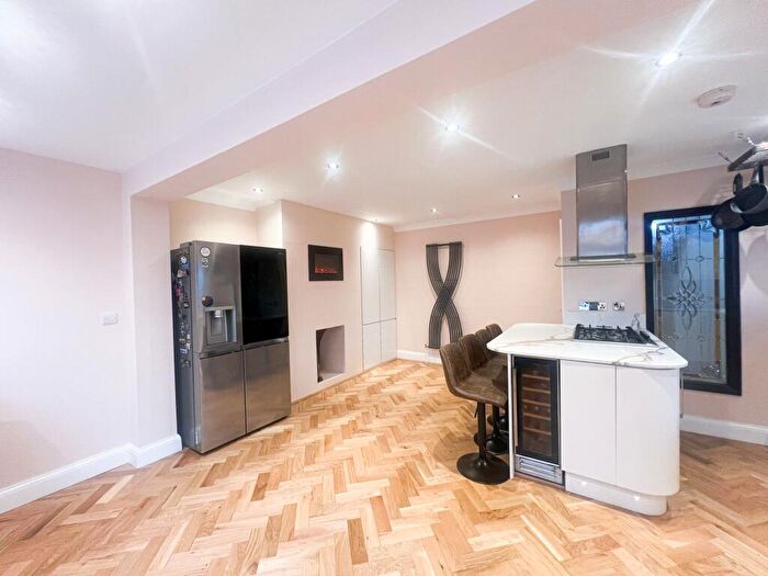 4 Bedroom Semi-Detached House To Rent In St. Barnabas Road, Woodford Green, IG8