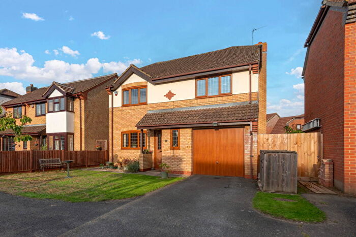 4 Bedroom Detached House For Sale In Lake Way, Huntingdon, PE29