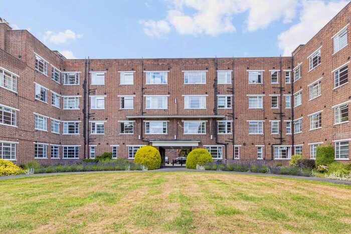 2 Bedroom Flat To Rent In Cambridge Park, Twickenham, TW1