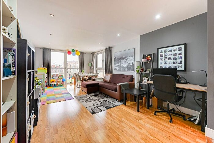 3 Bedroom Flat For Sale In Merryweather Place, Greenwich, London, SE10