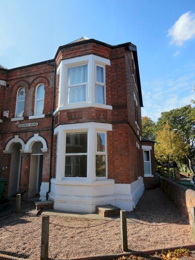 6 Bedroom End Of Terrace House To Rent In &#pppw, Sherwin Grove, Lenton, NG7