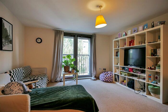2 Bedroom Flat For Sale In Worsdell Drive, Gateshead, NE8