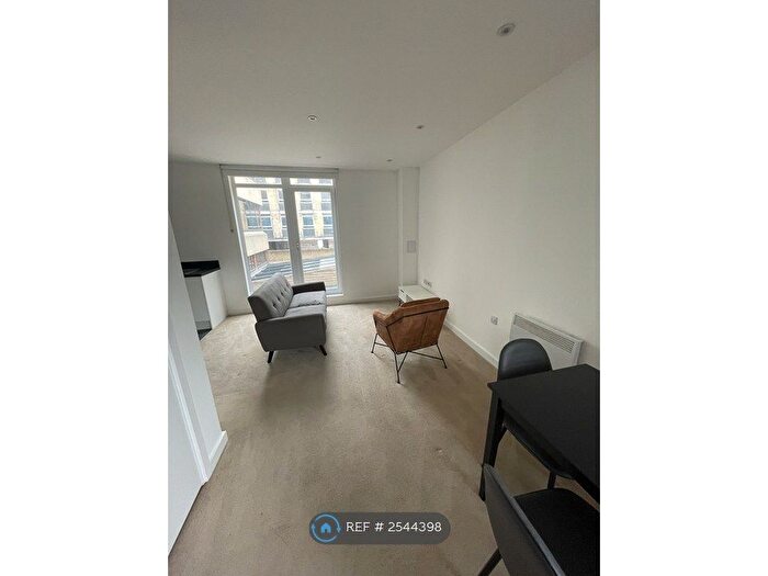 1 Bedroom Flat To Rent In High Street, Reading, RG1