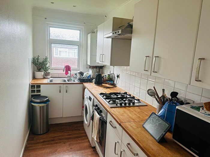 1 Bedroom Flat To Rent In Asthall Gardens, Nr Barnados, Barkingside, Ig1