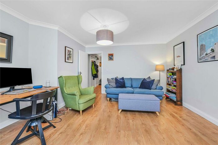 1 Bedroom Flat For Sale In Ashurst Gardens, Tulse Hill, London, SW2