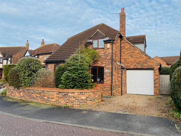 3 Bedroom Detached House For Sale In King Rudding Close, Riccall, York, YO19