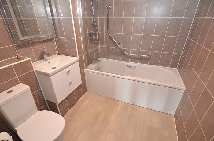 1 Bedroom Flat For Sale In Hamilton Gardens, Felixstowe, IP11