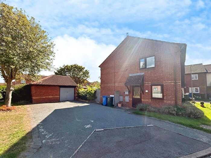 3 Bedroom Semi-Detached House For Sale In Chestnut End, Bicester, Oxfordshire, OX26