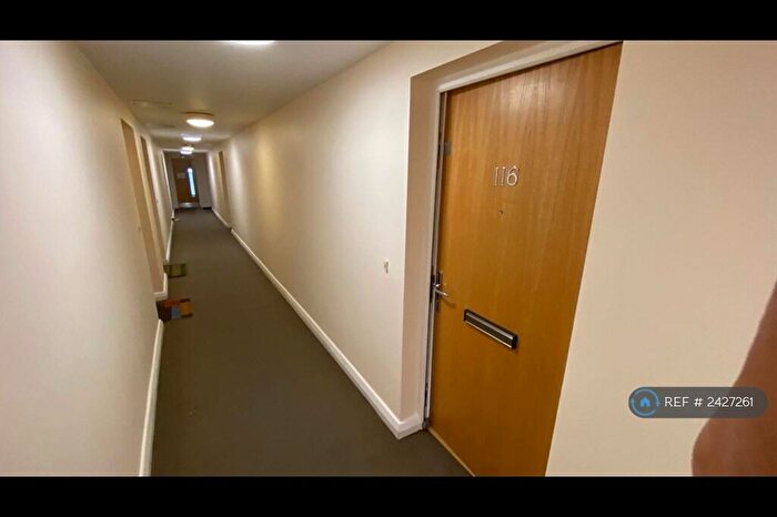 2 Bedroom Flat To Rent In Hallmark Court, London, E14