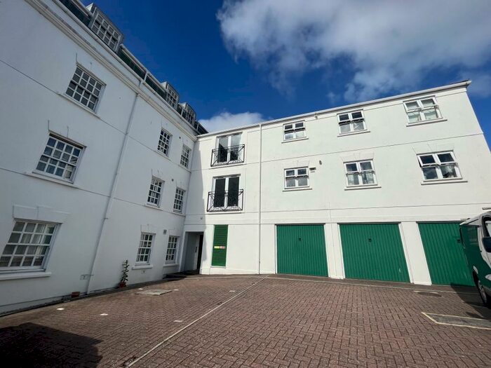 2 Bedroom Apartment To Rent In West Street, Axminster, EX13