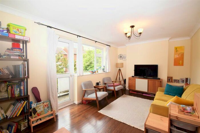 2 Bedroom Maisonette To Rent In Norfolk Close, St Margarets, Twickenham, TW1