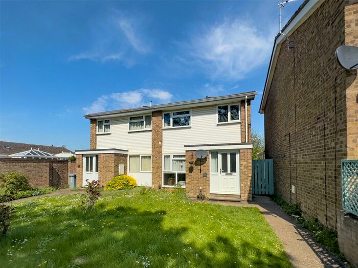 3 Bedroom Semi-Detached House To Rent In Dovetrees, Carterton, Oxfordshire, OX18