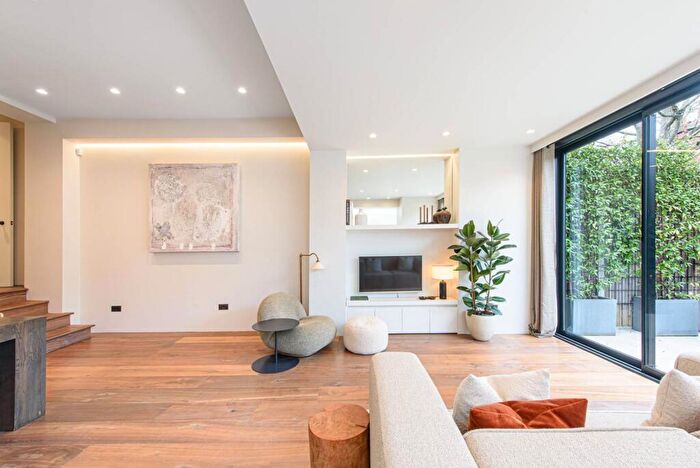 2 Bedroom Flat For Sale In Denning Road, Hampstead, London, NW3